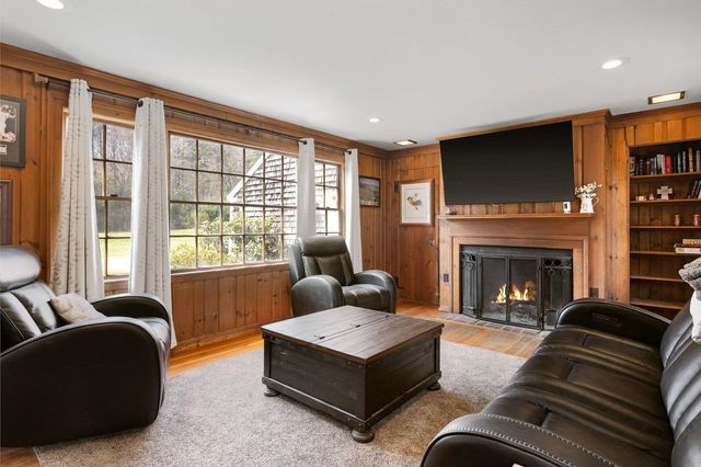 16 Marsh Lane, Hampton Falls, NH 03844