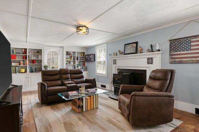 16 Marsh Lane, Hampton Falls, NH 03844