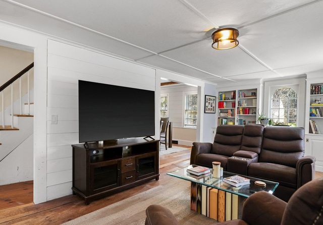 16 Marsh Lane, Hampton Falls, NH 03844