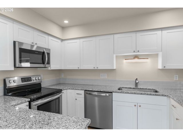 10660 Sw DAVIES Rd 40, Beaverton, OR 97008