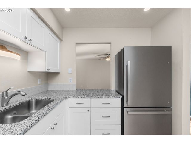 10660 Sw DAVIES Rd 40, Beaverton, OR 97008