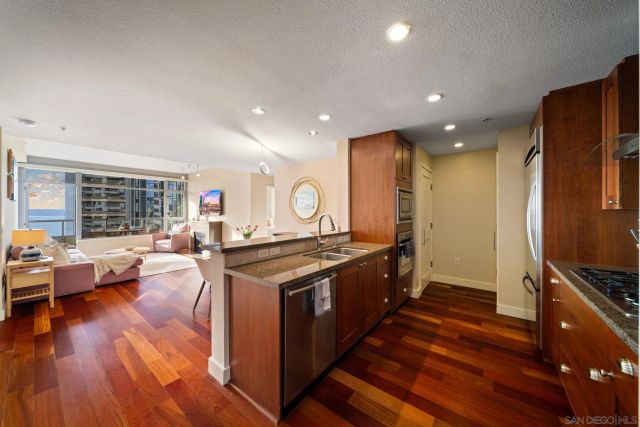 700 W E St 1502, San Diego, CA 92101