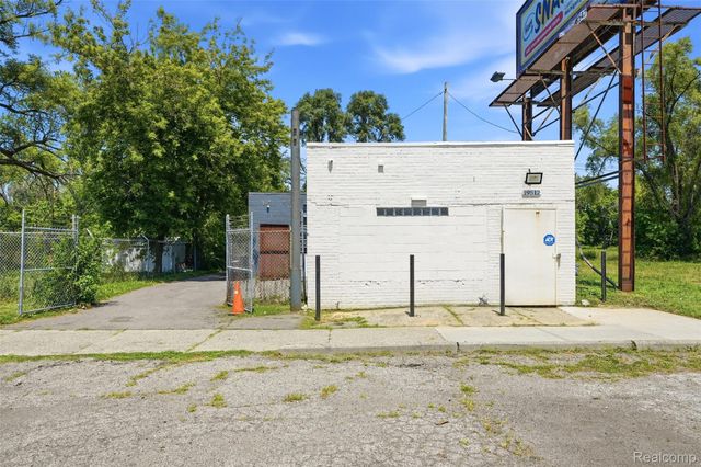 19512 Schoolcraft, Detroit, MI 48223