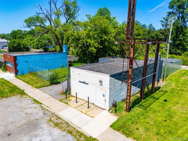 19512 Schoolcraft, Detroit, MI 48223