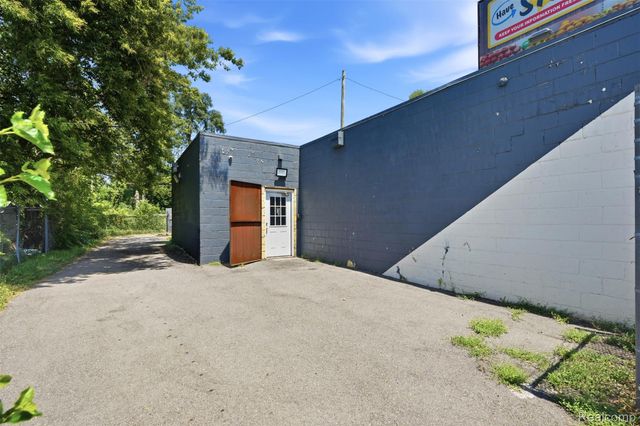 19512 Schoolcraft, Detroit, MI 48223