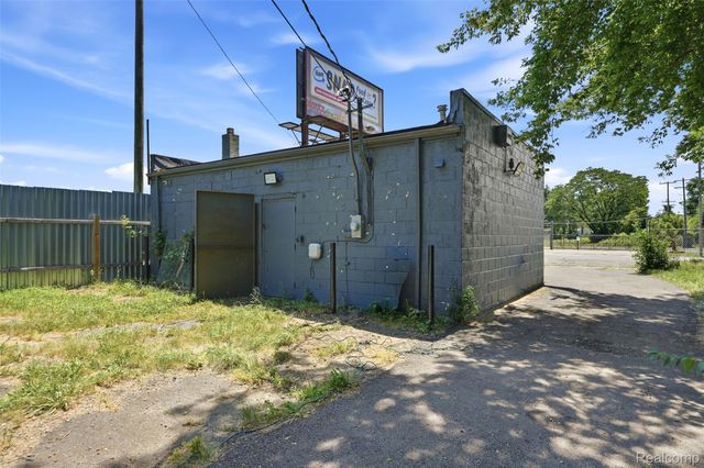 19512 Schoolcraft, Detroit, MI 48223