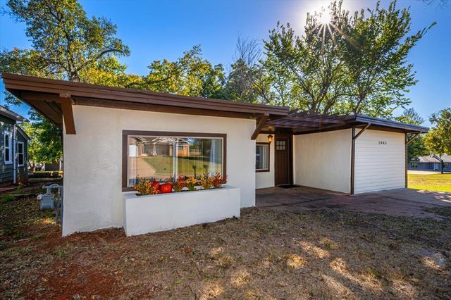 1805 E University Avenue, Guthrie, OK 73044