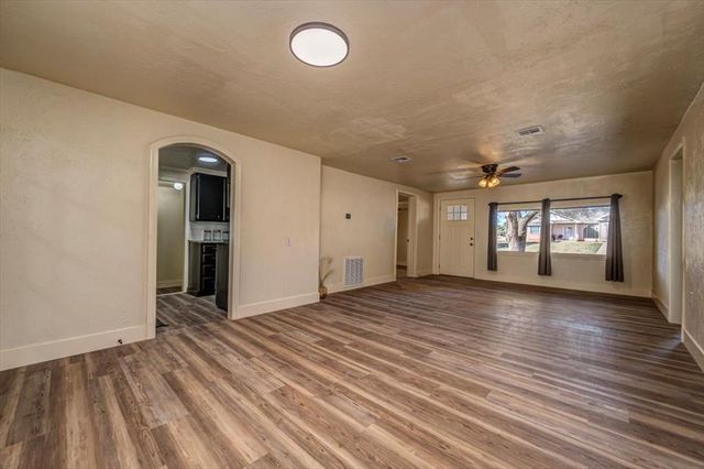 1805 E University Avenue, Guthrie, OK 73044