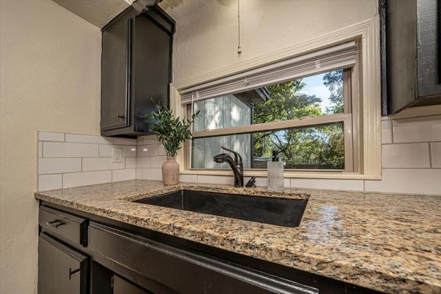 1805 E University Avenue, Guthrie, OK 73044