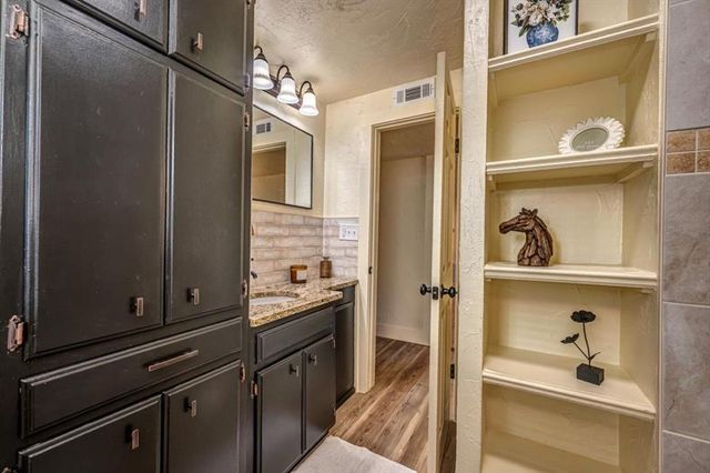 1805 E University Avenue, Guthrie, OK 73044