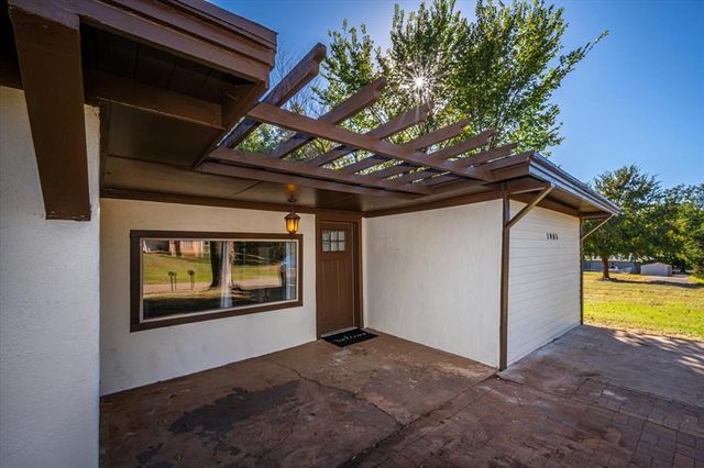 1805 E University Avenue, Guthrie, OK 73044