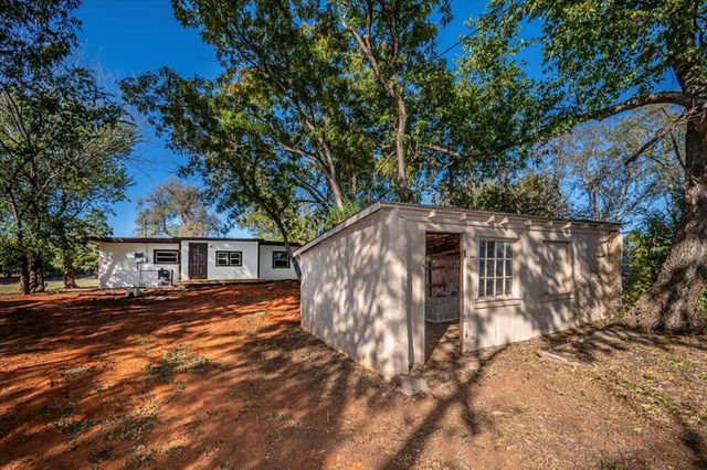 1805 E University Avenue, Guthrie, OK 73044