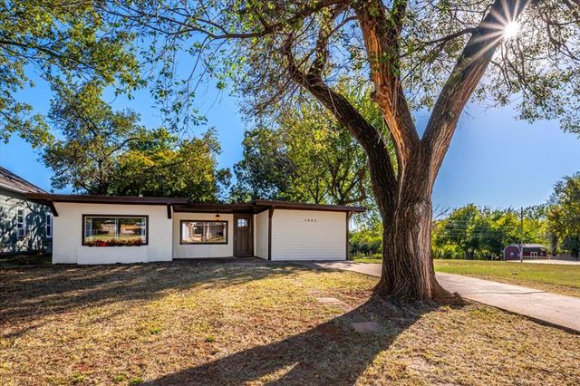 1805 E University Avenue, Guthrie, OK 73044
