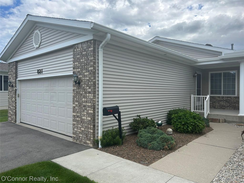 821 Crystal Lane, Marysville, MI 48040