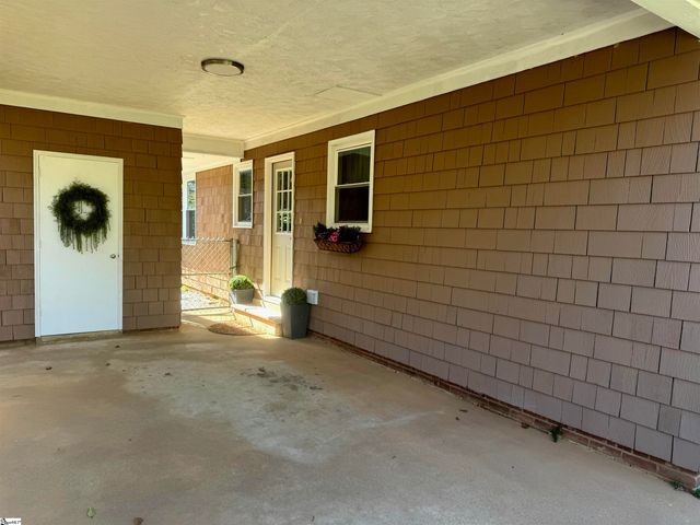 128 Applewood Lane, Spartanburg, SC 29307