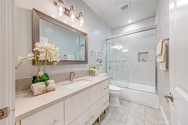 1226 Meadowbrook, Los Angeles, CA 90019