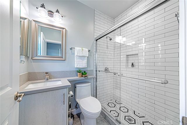 1226 Meadowbrook, Los Angeles, CA 90019