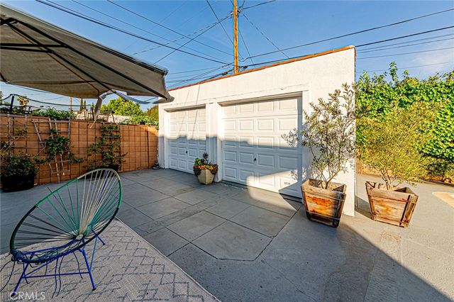 1226 Meadowbrook, Los Angeles, CA 90019