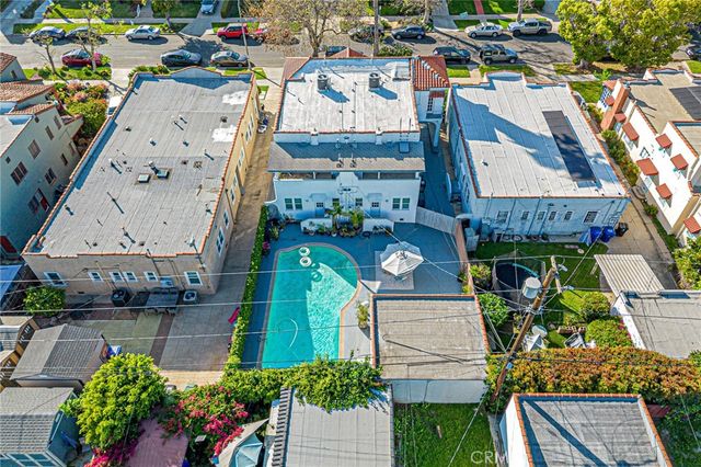 1226 Meadowbrook, Los Angeles, CA 90019