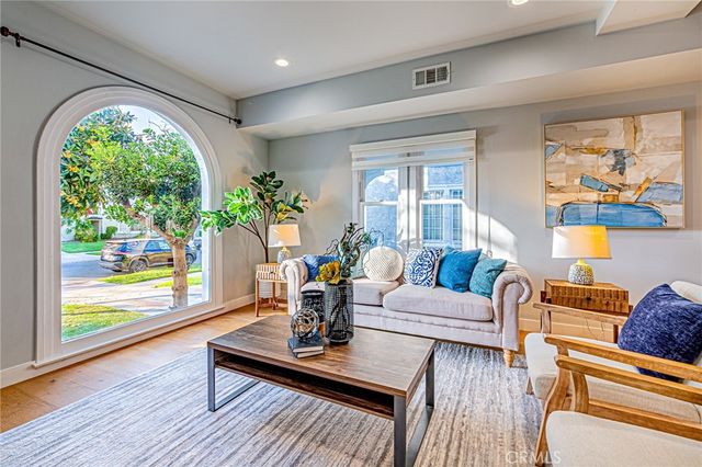 1226 Meadowbrook, Los Angeles, CA 90019