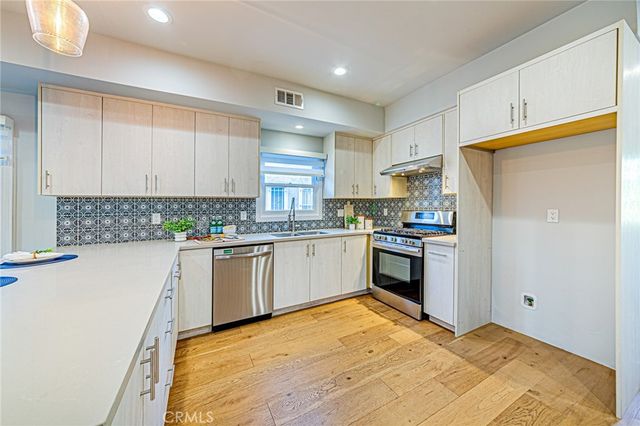 1226 Meadowbrook, Los Angeles, CA 90019