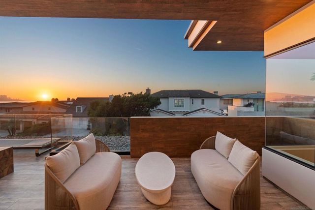 8477 El Paseo Grande, La Jolla, CA 92037