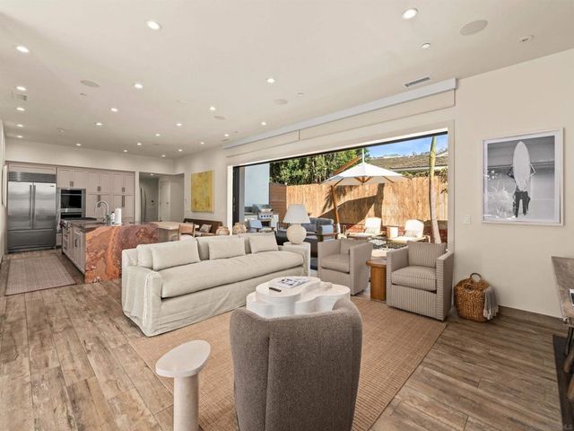 8477 El Paseo Grande, La Jolla, CA 92037