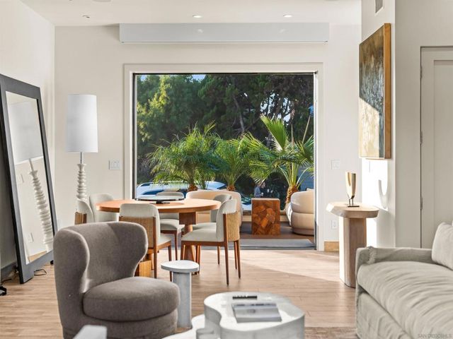 8477 El Paseo Grande, La Jolla, CA 92037