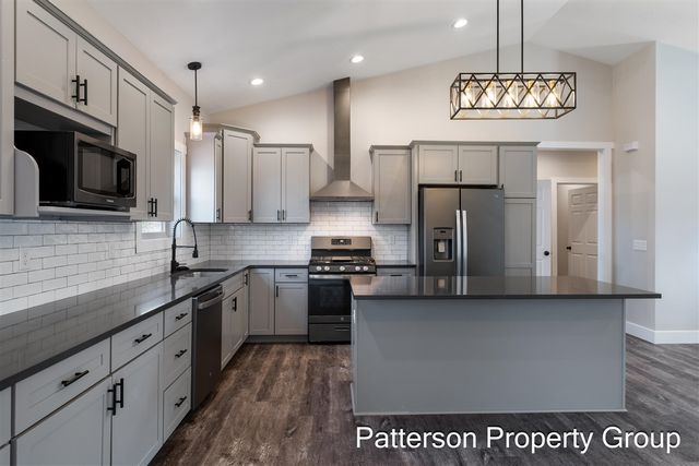 7616 E Sheringer Road, Ravenna, MI 49451