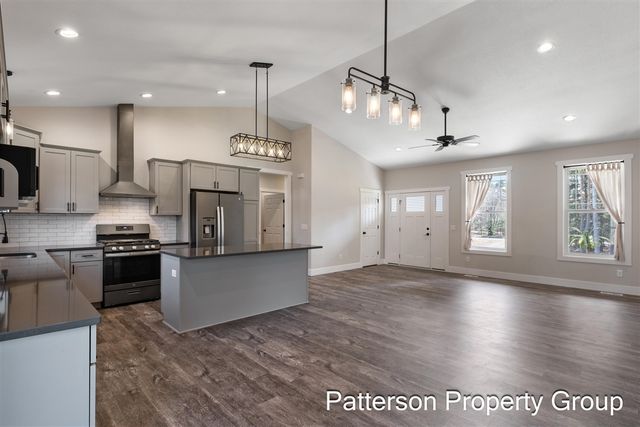 7616 E Sheringer Road, Ravenna, MI 49451