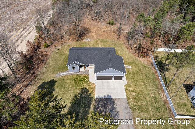 7616 E Sheringer Road, Ravenna, MI 49451