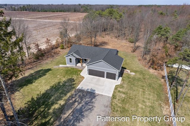 7616 E Sheringer Road, Ravenna, MI 49451