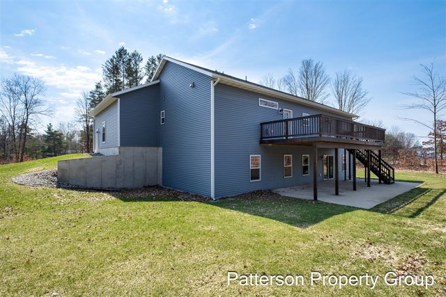 7616 E Sheringer Road, Ravenna, MI 49451
