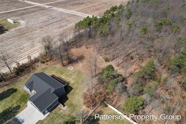 7616 E Sheringer Road, Ravenna, MI 49451