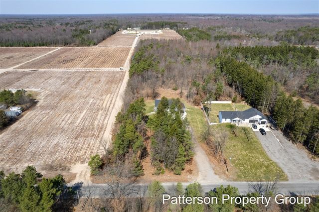 7616 E Sheringer Road, Ravenna, MI 49451