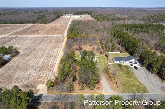 7616 E Sheringer Road, Ravenna, MI 49451