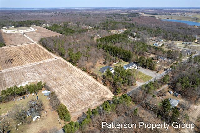 7616 E Sheringer Road, Ravenna, MI 49451