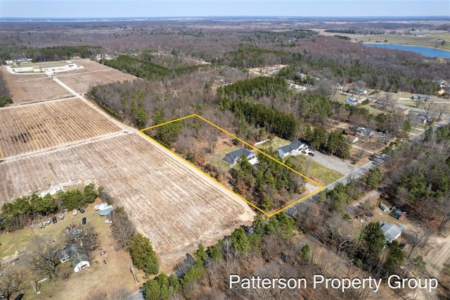 7616 E Sheringer Road, Ravenna, MI 49451