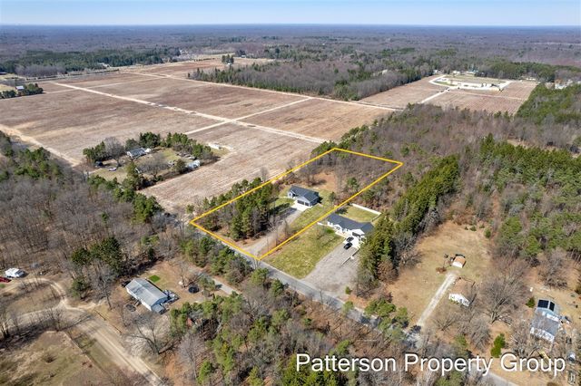 7616 E Sheringer Road, Ravenna, MI 49451