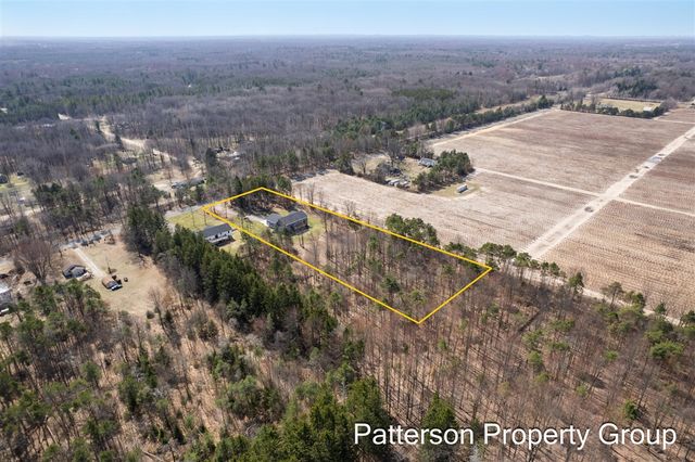 7616 E Sheringer Road, Ravenna, MI 49451