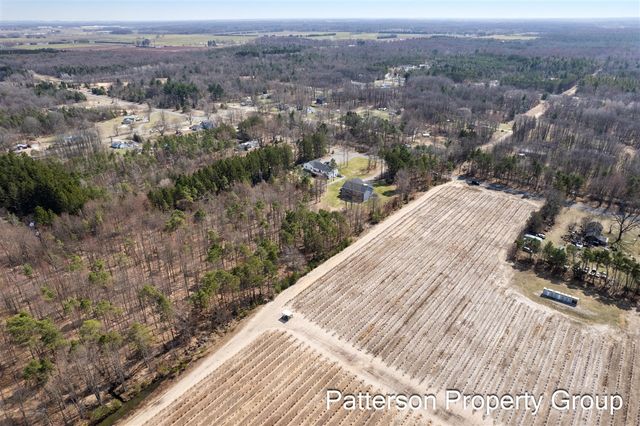 7616 E Sheringer Road, Ravenna, MI 49451