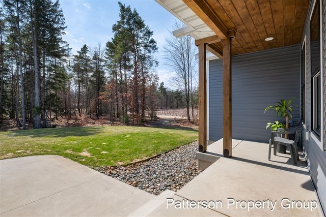 7616 E Sheringer Road, Ravenna, MI 49451