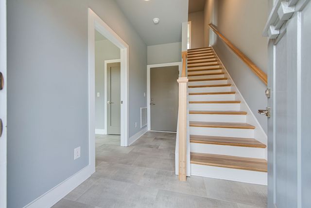 970 Youngs Ln Apt K, Nashville, TN 37207