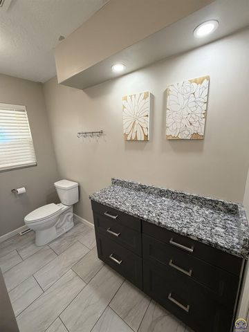 742 NW 62nd St, Topeka, KS 66617