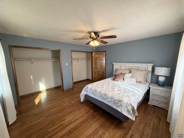 742 NW 62nd St, Topeka, KS 66617