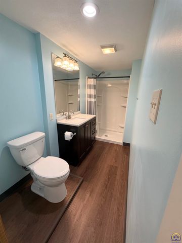 742 NW 62nd St, Topeka, KS 66617