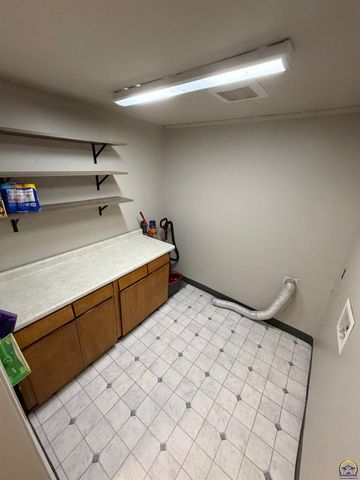 742 NW 62nd St, Topeka, KS 66617