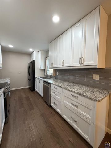 742 NW 62nd St, Topeka, KS 66617