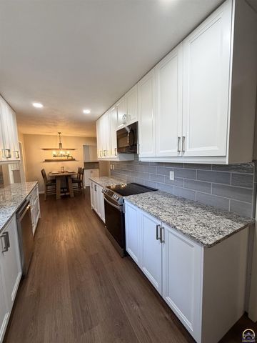 742 NW 62nd St, Topeka, KS 66617