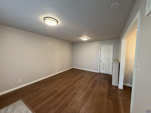 742 NW 62nd St, Topeka, KS 66617